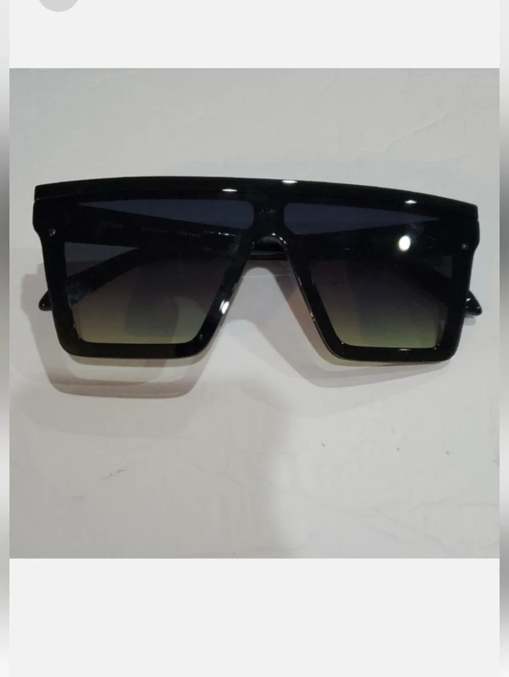 Quay Australia Hindsight black green fade lenses flat brow sunglasses new